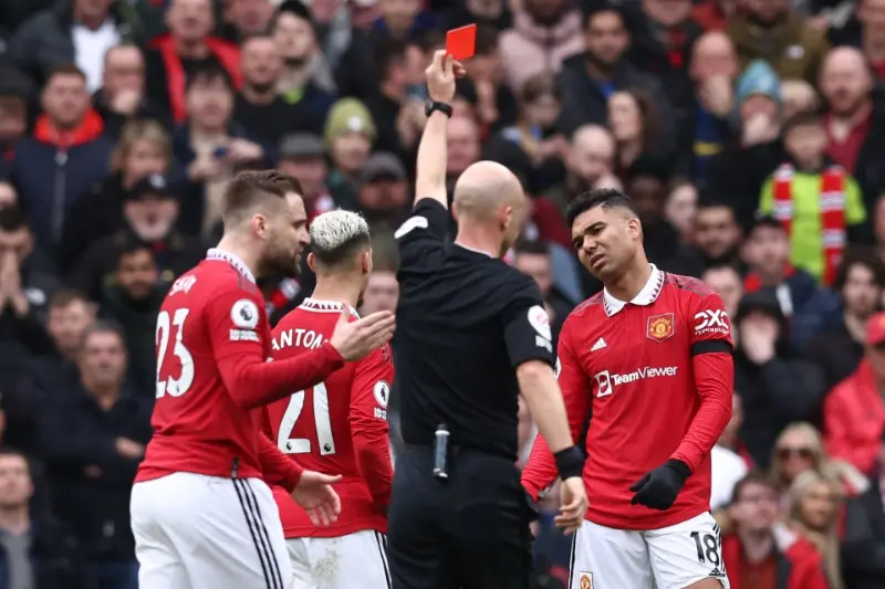 Giải đấu Premier League áp dụng luật thẻ đỏ thế nào?